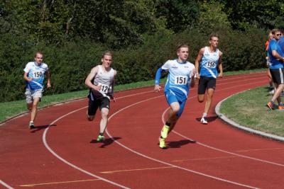 200m Lauf mit Dominik Pascal Dieshel in der Kurve